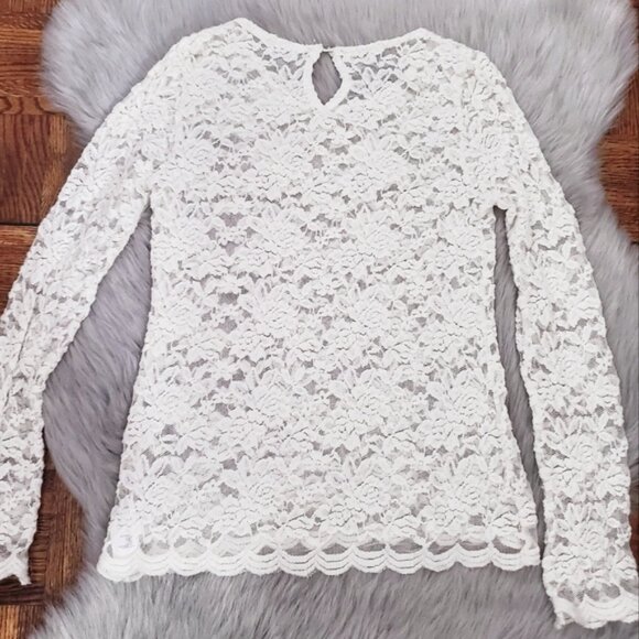 Forever 21 Lace Scalloped Long Sleeved top- white/cream- S - Picture 2 of 10